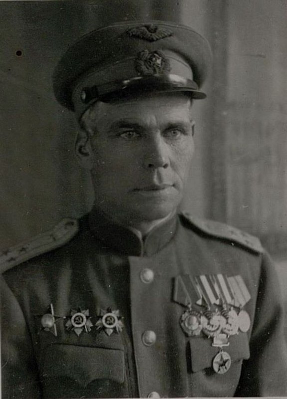 Image: Head of the 23rd "car repair brigade" and Engineer-Colonel Protsenko