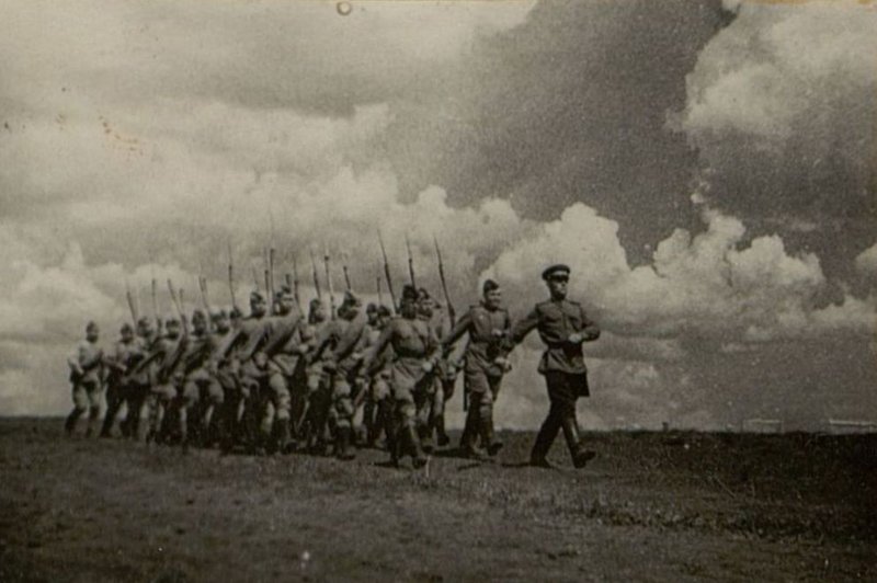 Фотография: На занятиях строевой подготовки