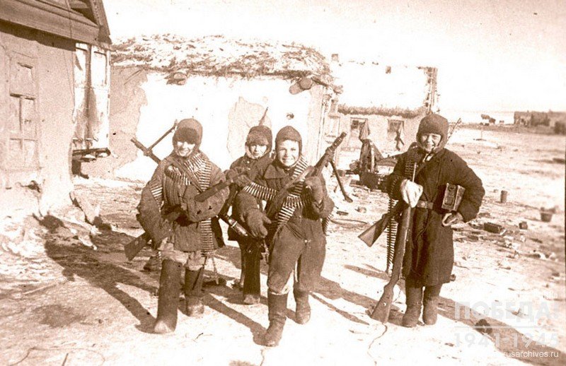 Schoolchildren of the Sineokovsky farm Seryozha Zemlyansky, Shura Velichenko, Shura Ivashchenko and Volodya Polomarshchuk collecting ammunition and weapons abandoned by the Germans