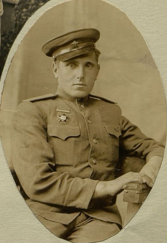 Image: Komsomol organizer 404 Order of the Red Banner of the Infantry Regiment - Lieutenant Gorbunchikov