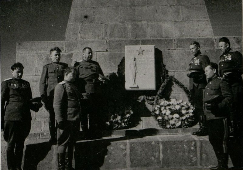 Фотография: Установление мемориальной доски у памятника русским воинам на Шипке