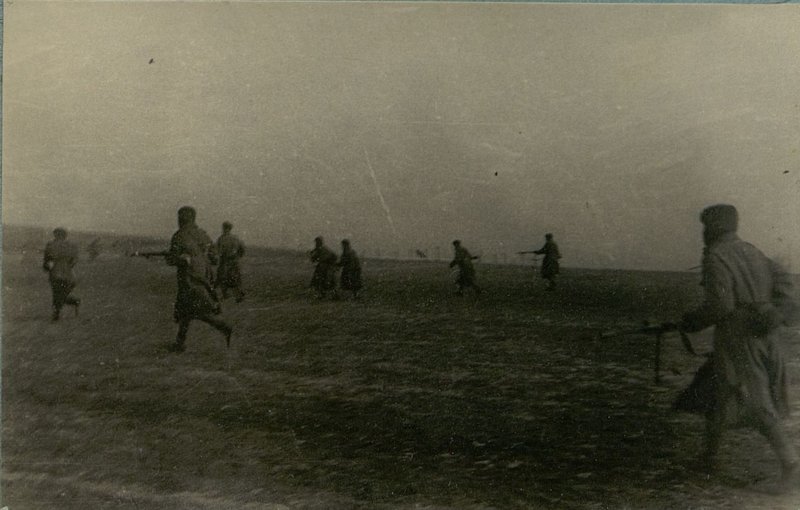 Фотография: Войска продвигаются