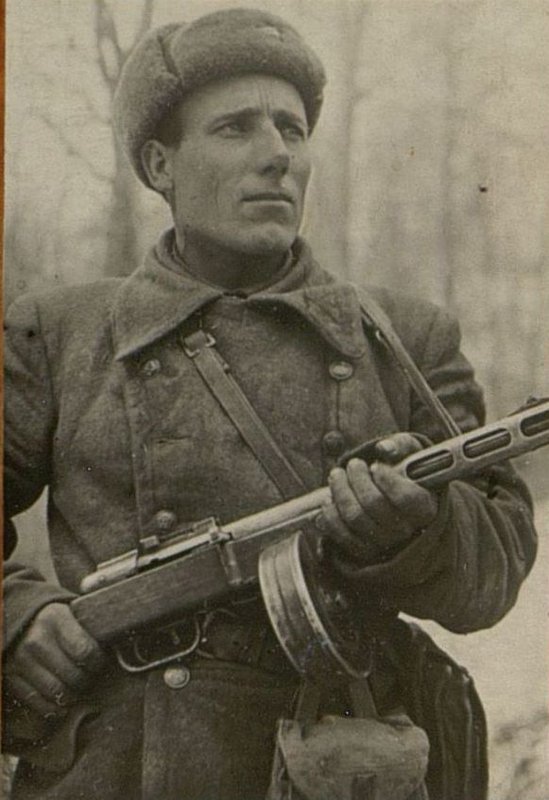 Фотография: Старшина Михаил Саханев (591 полк). Он отличился в боях под Шапсугской