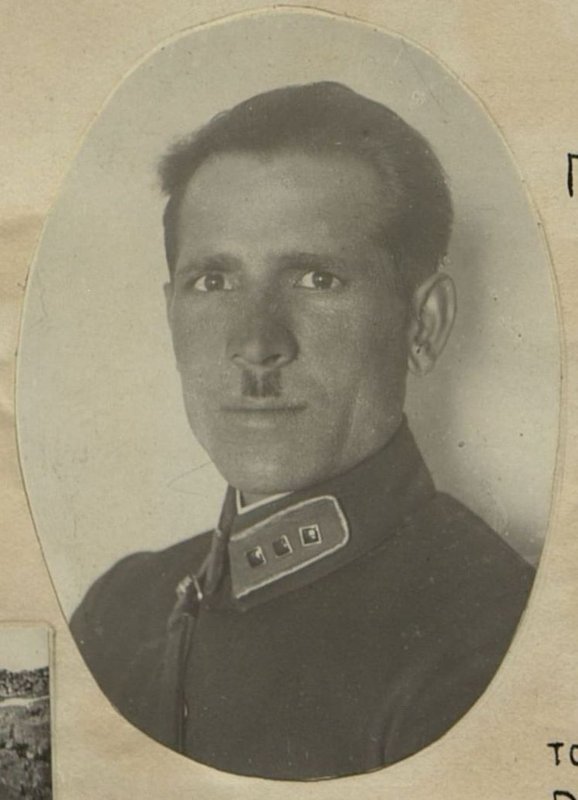 Фотография: Командир стахановской полковой батареи старший лейтенант Долгих