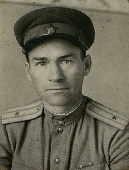 Фотография: Инспектор политотдела майор Паршин Д.П.