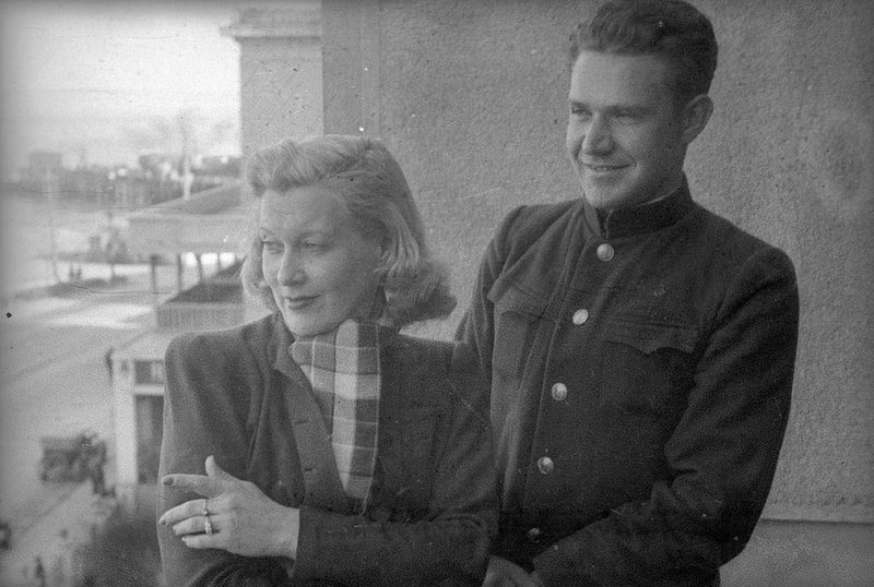 Евгений Халдей и актриса Любовь Орлова. Баку