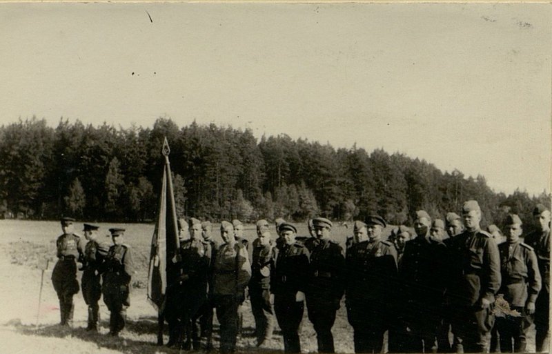 Фотография: Офицеры и бойцы 1158 стрелкового Минского Ордена Суворова полка на дивизионном митинге, посвященном победе над Фашистской Германией