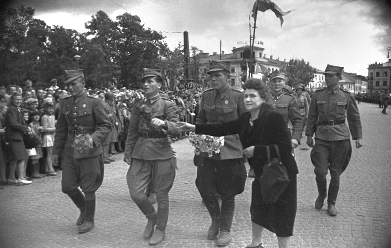 Польские части на параде. Люблин (Польша)