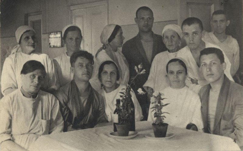 «Раненые и медперсонал госпиталя № 5018.»