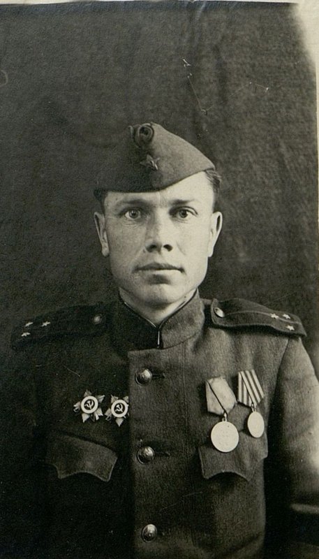 Фотография: Старший лейтенант Григорий Егорович Голиченков, коммунист, ветеран дивизии