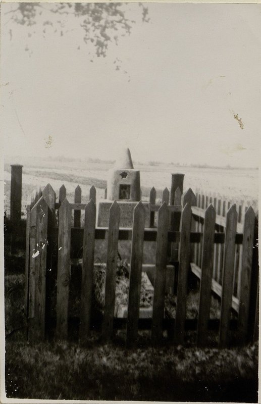 Image: Military burial, Postavy