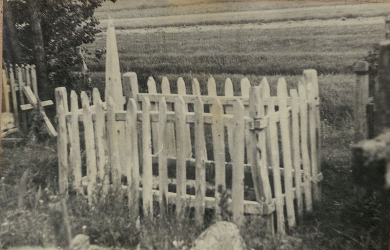 Image: Military burial of an unknown Red Army soldier, Grodno region, Zelvensky district, Kostrovichy village council, cemetery, eastern outskirts