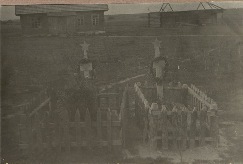 Image: War burial, Grodno region, Zelvensky district, village Grabova, on the school playground