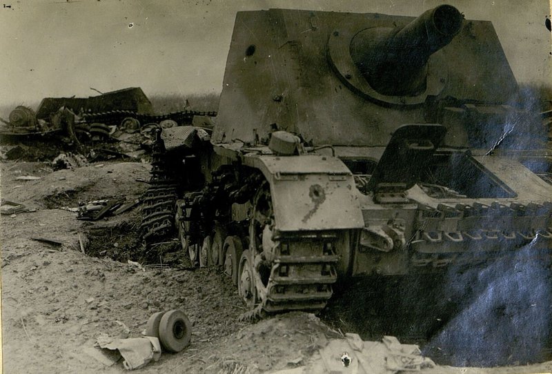 Фотография: Немецкий танк, разбитый 9.7.43 г. в районе ст. Поныри 9 батареей 753 ПАП 5 АД РГК