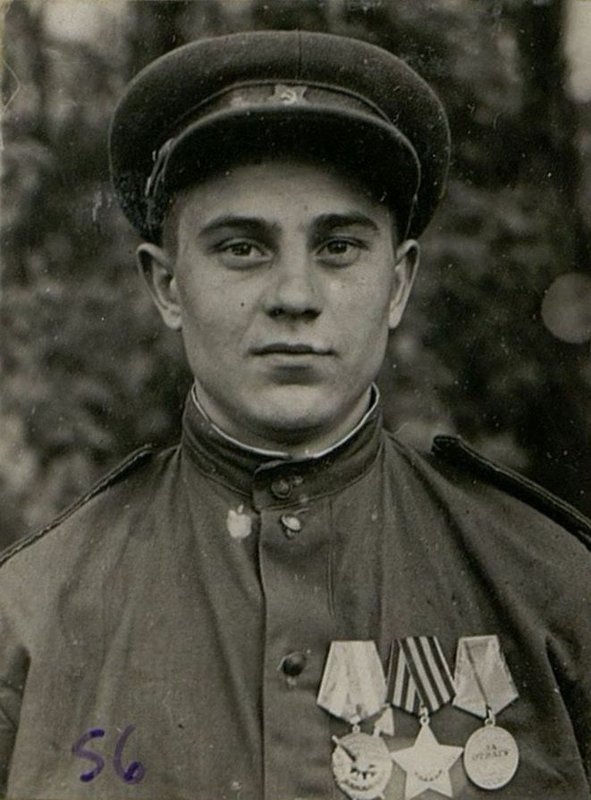 Фотография: Командир орудия батареи 45-мм пушек 125 стрелкового полка товарищ Гоража