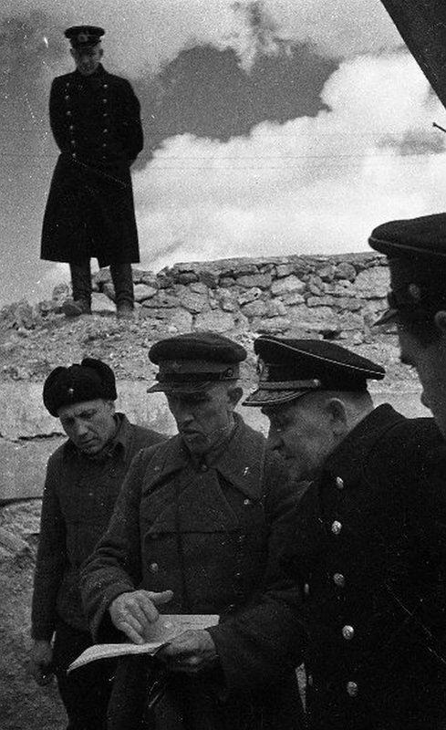 Генерал-майор береговой службы Петр Моргунов на операции по извлечению топной мины