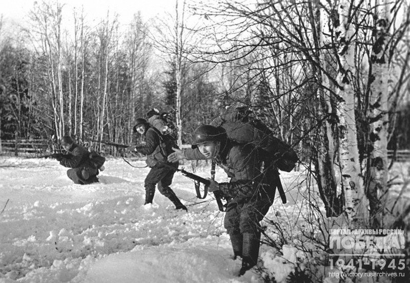 Rifle unit soldiers advance from the forest