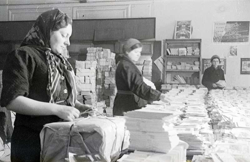 Employees of the collector of the Moscow branch of the State Publishing House complet parcels for front line libraries
