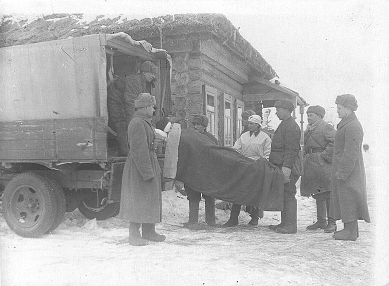 Эвакуация раненых в тыл. Подмосковье. 1942 г.
