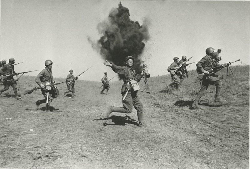 «Коммунисты, вперед!». Атака.