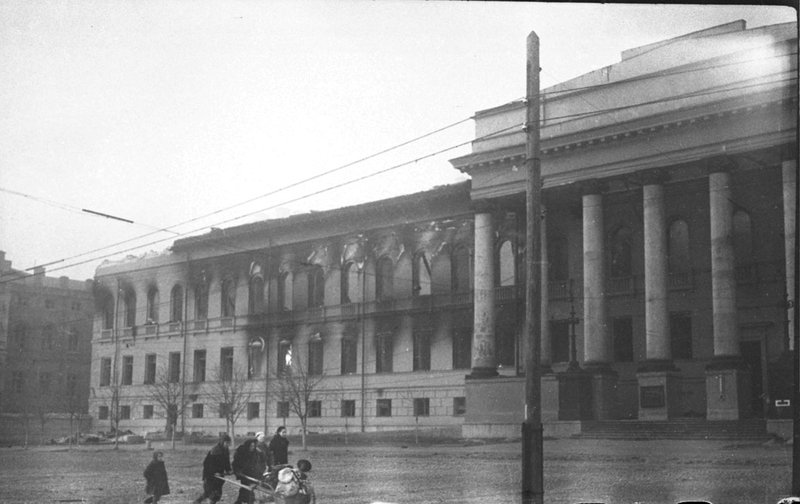 На улице освобожденного города (Украина)