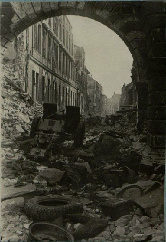 Image: Albrechtstrasse in ruins