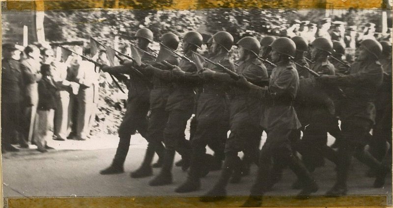 Фотография: Парад частей корпуса