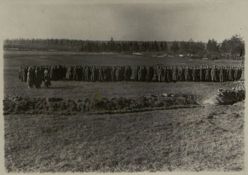 Фотография: Митинг красноармейцев и командиров части майора Сизых посвященный итогам зимней кампании Красной Армии на советско-германском фронте