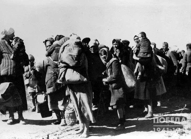 A column of residents one of the settlements in  Stalingrad region before being sent to Germany