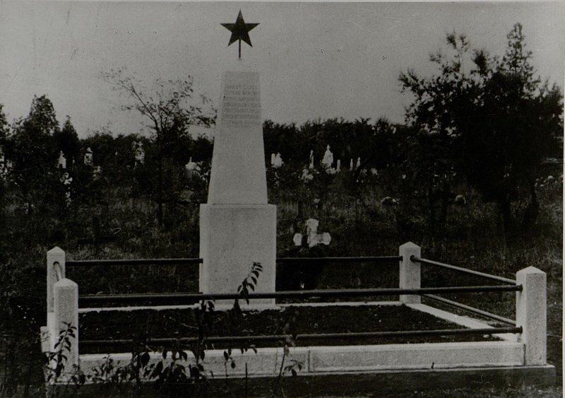Фотография: с. Чентелек. Отдельная братская могила