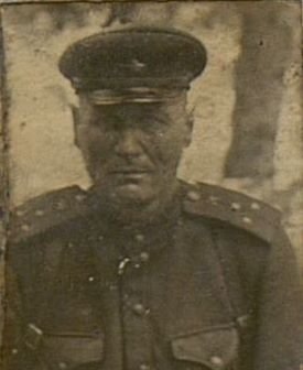 Фотография: Помощник по технической части полка старший техник лейтенант Осменко П.Т. награжден медалью "За боевые заслуги".