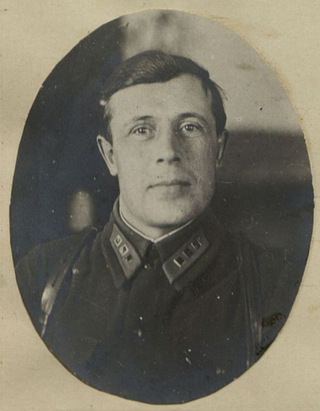 Фотография: Свиридов Артем Петрович. Командир батареи