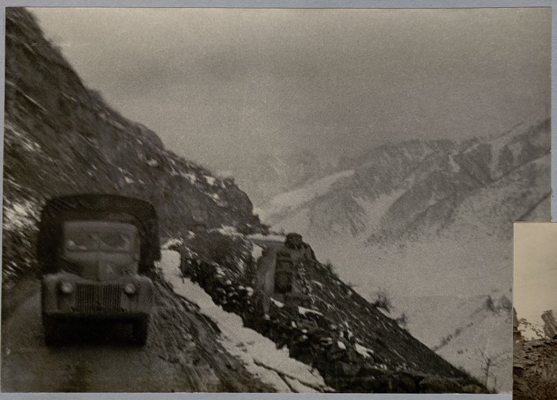 Фотография: Альбом "История 28 автомобильного полка, 1943-1944 гг."