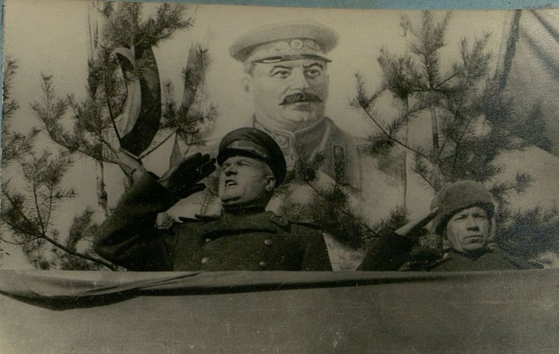 Фотография: Парад в честь 27 годовщины Великой Октябрьской Социалистической революции в частях