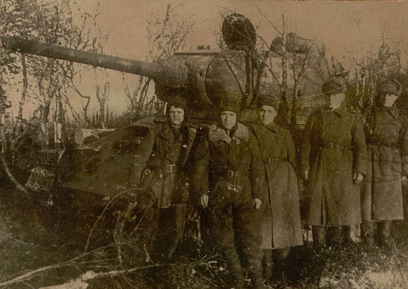 Image: Excellent crew of the Guard Lieutenant Shelgunov (7th Guards Tank Brigade)