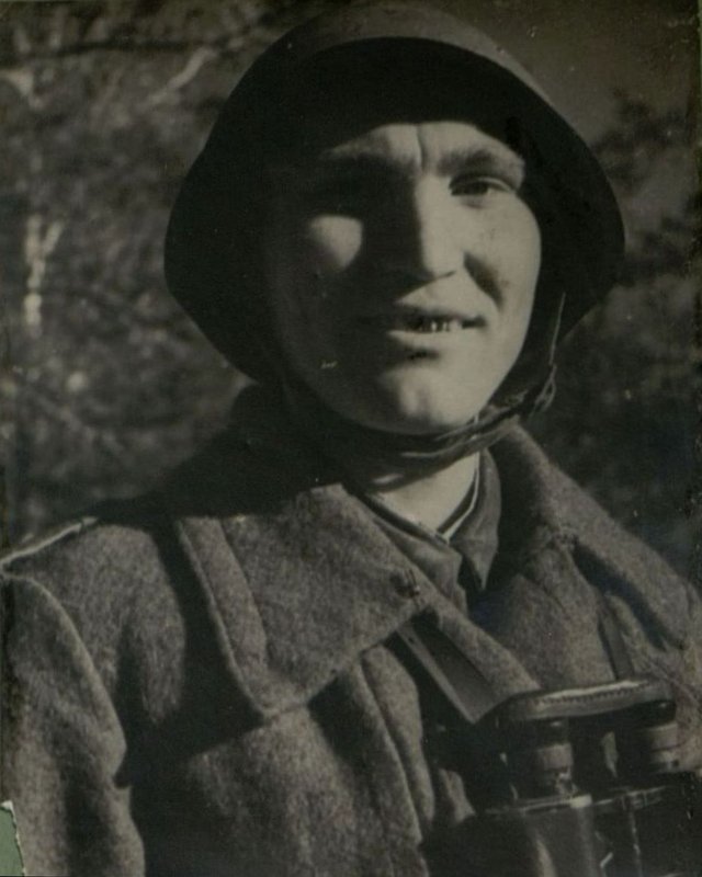 Фотография: Герой Советского Союза старший сержант А. Лазарев