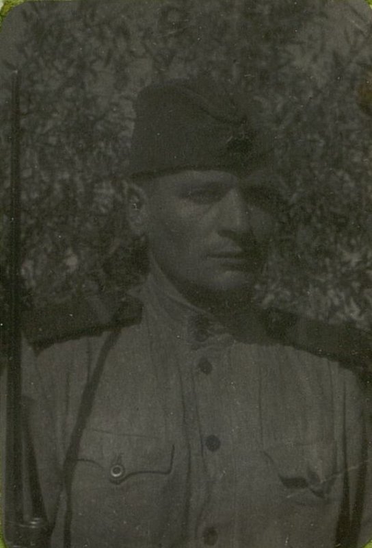 Фотография: Ефрейтор Бондарев. Образцовый, добросовестно выполняющий приказы, воин
