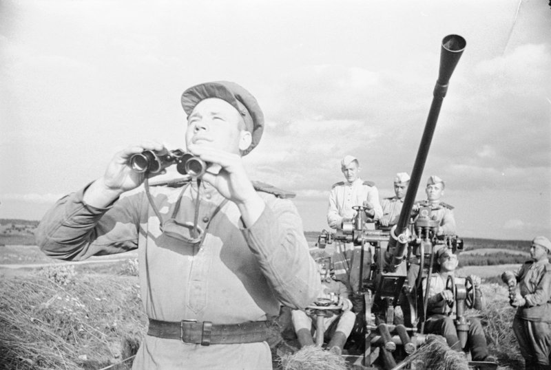 Anti-aircraft automatic cannon unit of Senior Sergeant A.I. Sidorov, awarded the Order of the Red Star.