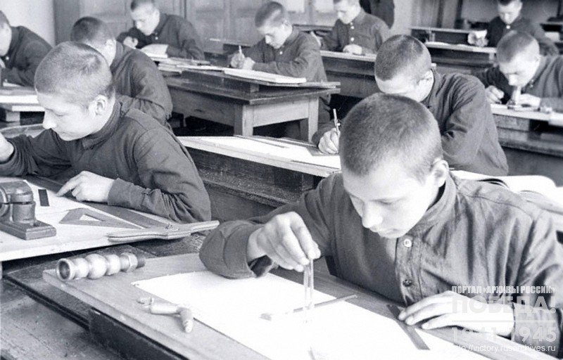 Students of the Moscow tradesmen school #6 in class
