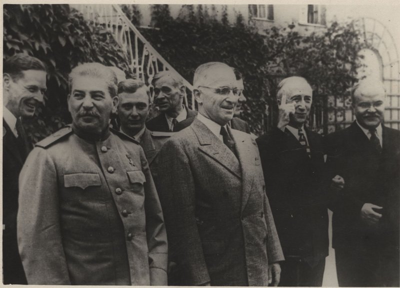 1945
