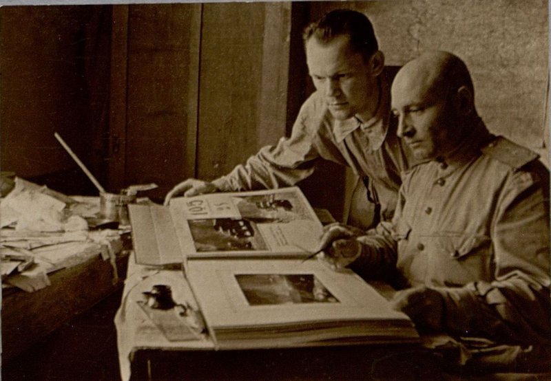 Фотография: Альбом "История 28 автомобильного полка, 1943-1944 гг."