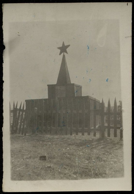 Original image: Monument at the mass grave, military town of Khoemordzinsky