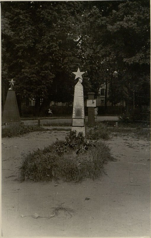 Фотография: Воинское захоронение капитана Санфировой Ольги Александровны