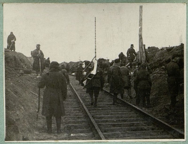 Фотография: Расчистка габарита в выемке подхода левого берега