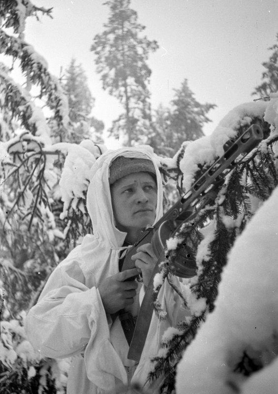 Machine gunner, Guard Junior Lieutenant G. Kuznetsov at the firing position