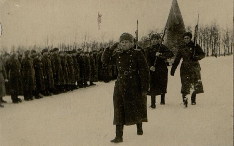 Фотография: Вручение знамени полку