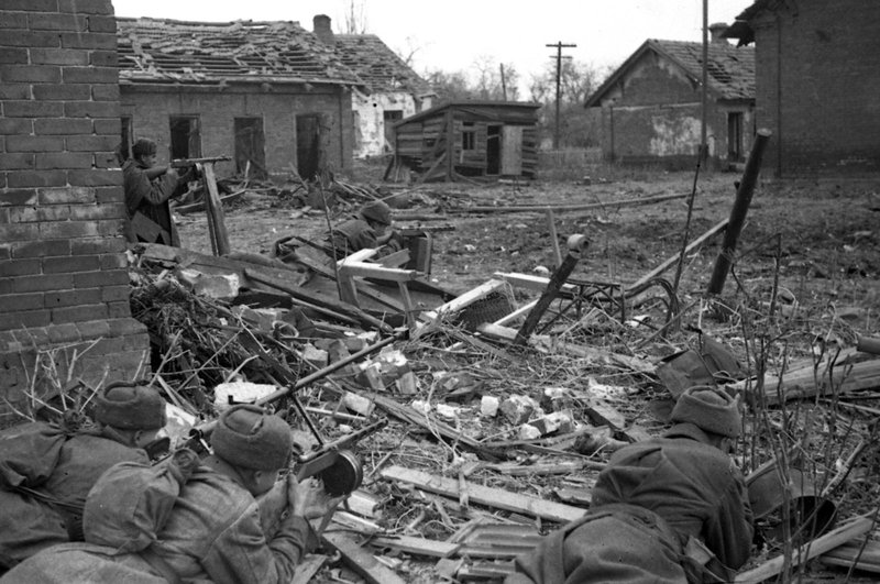 Soldiers of Senior Lieutenant Gorunov's unit fight in one of the workers' settlements outside of Stalingrad