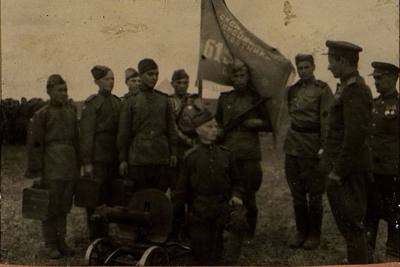 Фотография: Вручение оружия погибших новому пополнению