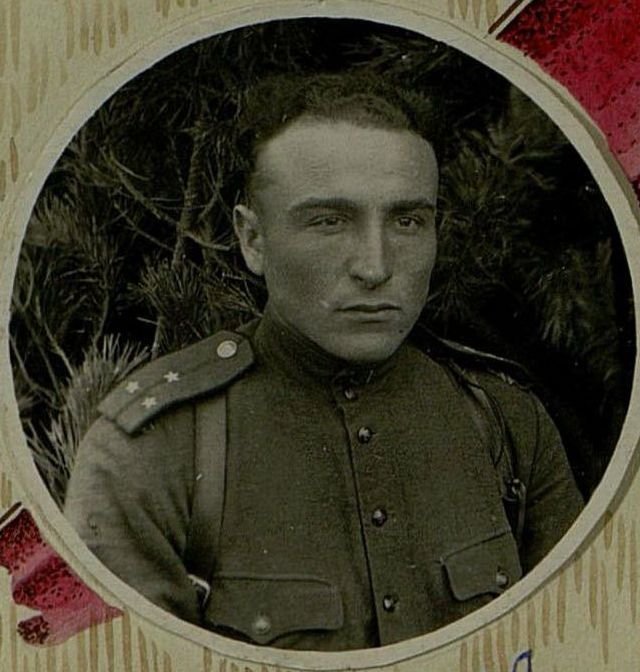 Фотография: Старший лейтенант Флюс А.Я. Начальник клуба