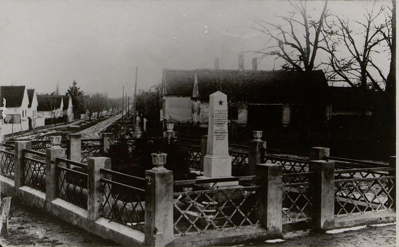 Фотография: д. Галамбок. Отдельная братская могила